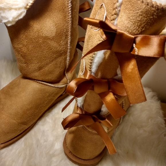 Boots - Picture 8 of 11